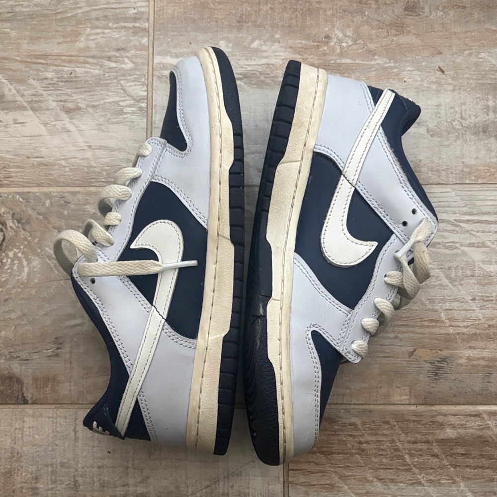 Nike Athletic Shoes in Navy and Cream